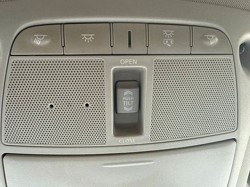 Used 2020 Nissan Rogue SV w/ Sun & Sound Touring Package FWD image 5