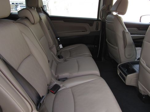 Used 2023 Honda Odyssey Elite image 12