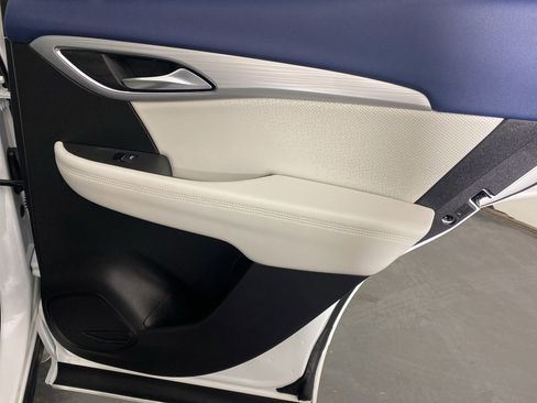 Used 2024 Buick Envision Avenir image 31