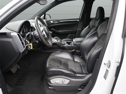 Used 2014 Porsche Cayenne GTS image 24