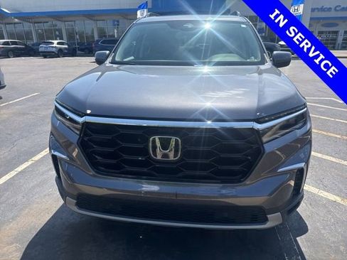 Used 2023 Honda Pilot Touring image 2