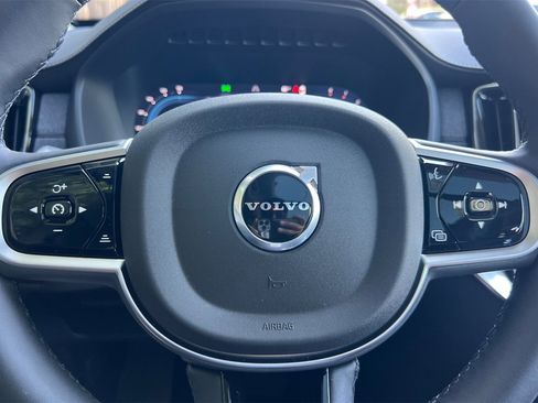 Certified 2025 Volvo XC90 B6 Ultra w/ Lounge Package image 24