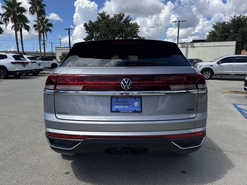 Used 2024 Volkswagen Atlas Cross Sport SE AWD/4WD image 6