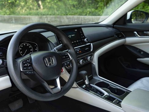 Used 2018 Honda Accord LX image 16