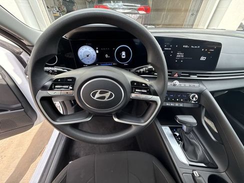 Used 2024 Hyundai Elantra SEL FWD image 14
