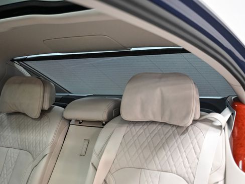 Used 2022 BMW ALPINA B7 xDrive w/ Luxury Rear Seating Package image 42