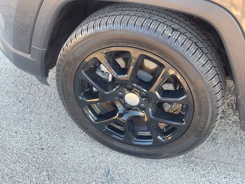 Used 2024 Jeep Compass Latitude image 8