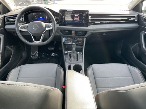 Used 2025 Volkswagen Jetta SE image 39