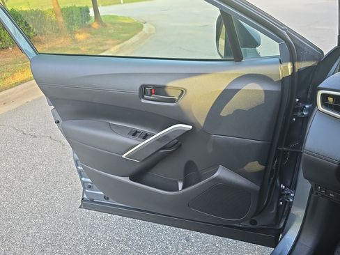 Used 2024 Toyota Corolla Cross LE FWD image 25