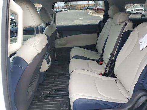 New 2026 Kia Carnival EX image 12
