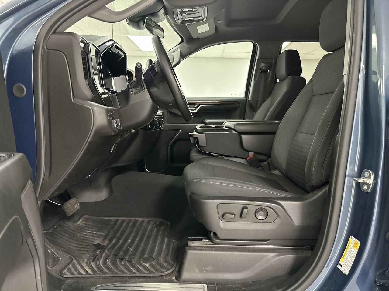Used 2024 Chevrolet Silverado 1500 LT AWD/4WD image 10