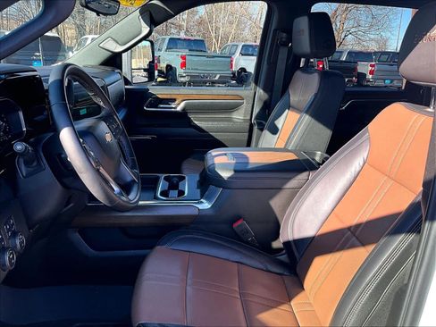 Used 2024 Chevrolet Silverado 2500 High Country w/ High Country Premium Package image 10