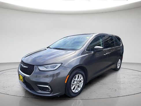 Used 2023 Chrysler Pacifica Touring-L FWD image 1