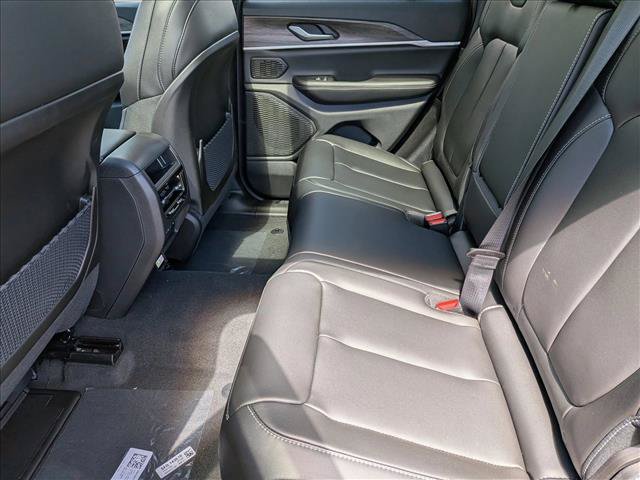 New 2026 Jeep Grand Cherokee Limited w/ Limited Altitude Package AWD/4WD image 17