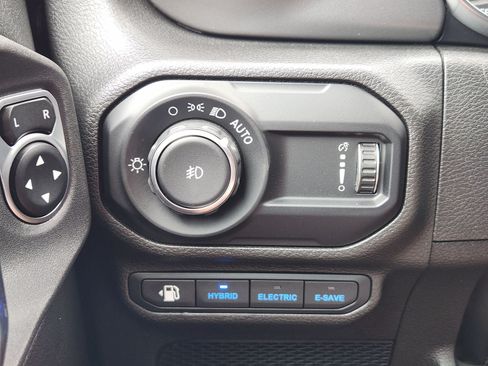 Used 2023 Jeep Wrangler Unlimited Rubicon 4xe AWD/4WD image 31