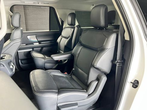 Used 2025 Ford Expedition Max Platinum AWD/4WD image 10