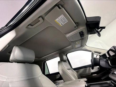 Used 2025 Ford Expedition Active AWD/4WD image 22