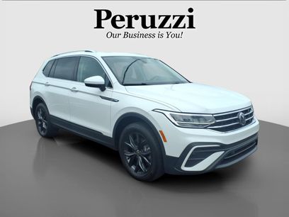 Used 2024 Volkswagen Tiguan SE w/ Panoramic Sunroof Package