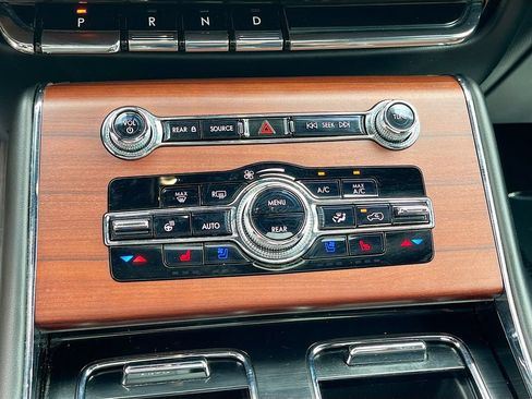 Used 2023 Lincoln Aviator Reserve w/ Equipment Group 201A AWD/4WD image 16