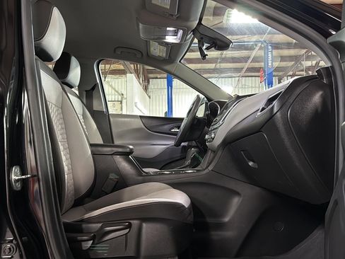 Used 2021 Chevrolet Equinox LS image 22