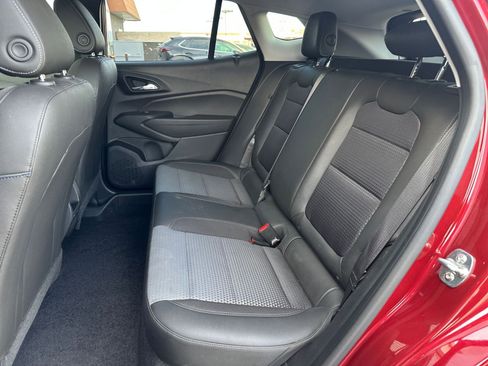 Used 2025 Chevrolet Trax LT image 36