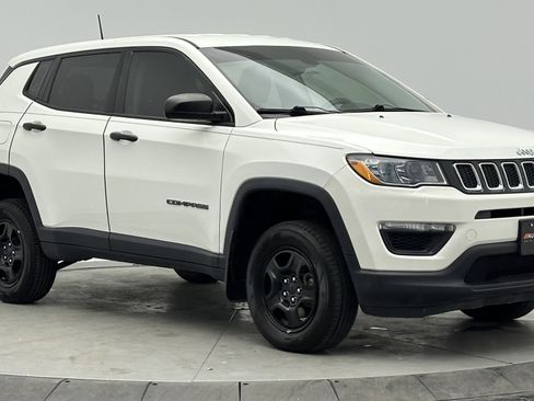 Used 2020 Jeep Compass Sport image 3