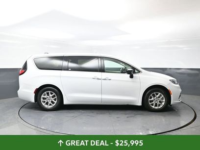 Used 2024 Chrysler Pacifica Touring-L