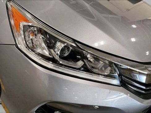 Used 2017 Honda Accord Sport image 29