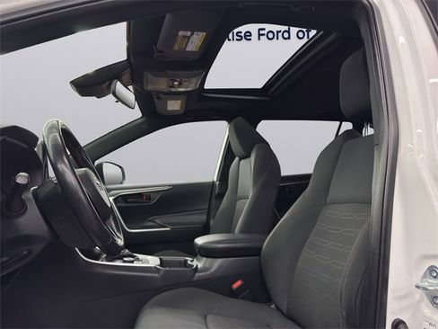 Used 2021 Toyota RAV4 SE image 26