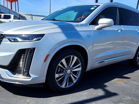 Used 2020 Cadillac XT6 Premium Luxury AWD/4WD image 2