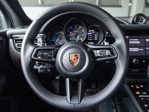 Certified 2026 Porsche Macan AWD/4WD image 13