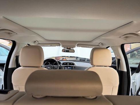 Used 2018 Jaguar F-PACE Premium image 35
