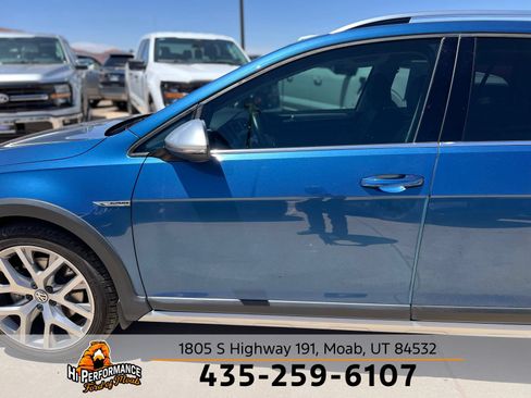 Used 2019 Volkswagen Golf Alltrack AWD/4WD image 16