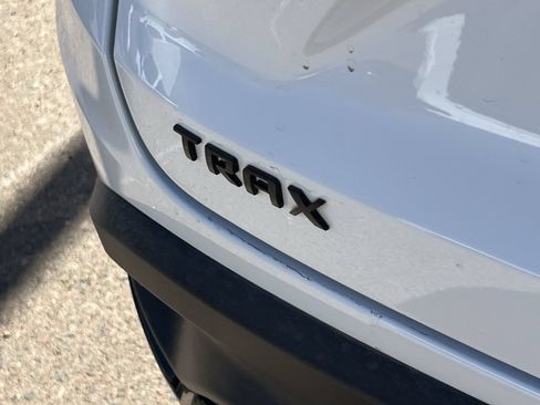 Used 2025 Chevrolet Trax RS w/ Sunroof Package FWD image 7