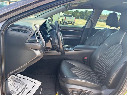 Used 2021 Toyota Camry SE image 12