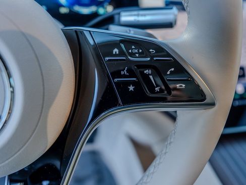 Used 2022 Mercedes-Benz EQS 580 580 image 7