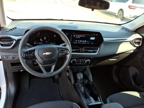 Used 2025 Chevrolet TrailBlazer LT AWD/4WD image 6