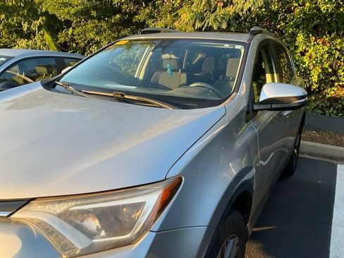 Used 2018 Toyota RAV4 XLE FWD image 10