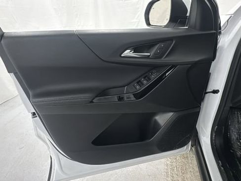 Used 2025 Chevrolet Equinox LT image 18