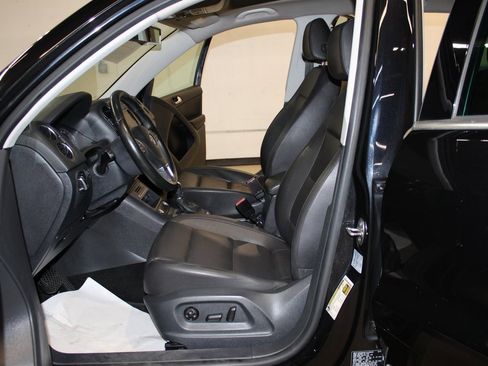 Used 2017 Volkswagen Tiguan Wolfsburg Edition image 14