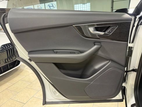 Used 2019 Audi Q8 Premium w/ Convenience Package image 30