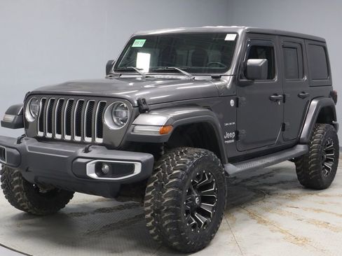 Used 2018 Jeep Wrangler Unlimited Sahara w/ Cold Weather Group image 7