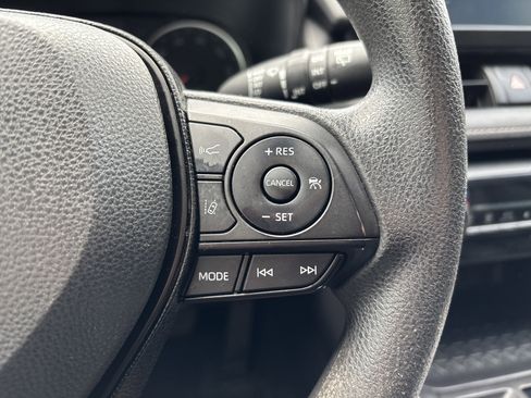 Used 2021 Toyota RAV4 XLE FWD image 18