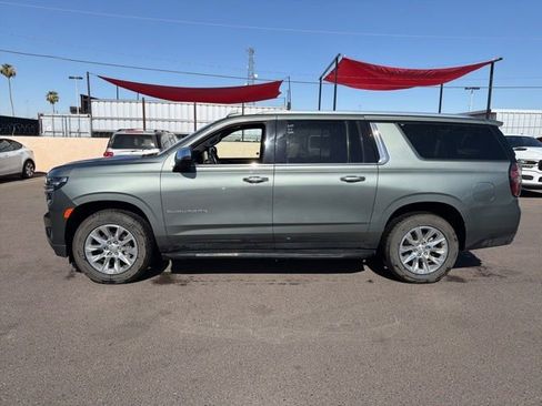 Used 2023 Chevrolet Suburban Premier RWD image 5