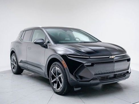 New 2026 Chevrolet Equinox EV LT FWD image 11