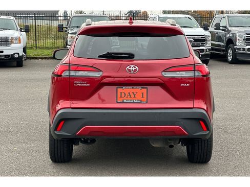 Used 2023 Toyota Corolla Cross XLE image 6