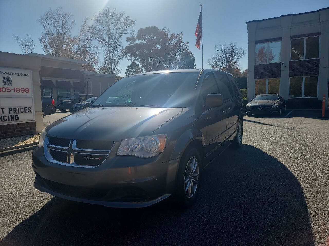 Used 2016 Dodge Grand Caravan SE FWD image 3