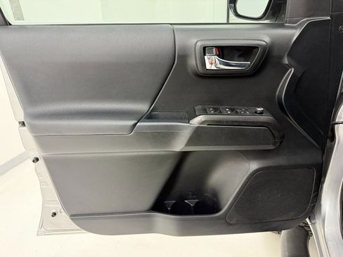 Used 2017 Toyota Tacoma TRD Off-Road w/ Tow Package (A/T) image 29