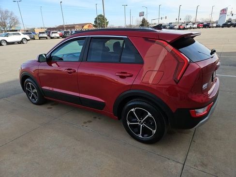Used 2025 Kia Niro EX image 5