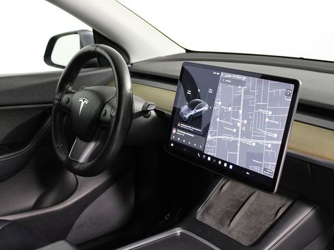 Used 2021 Tesla Model Y Long Range image 12